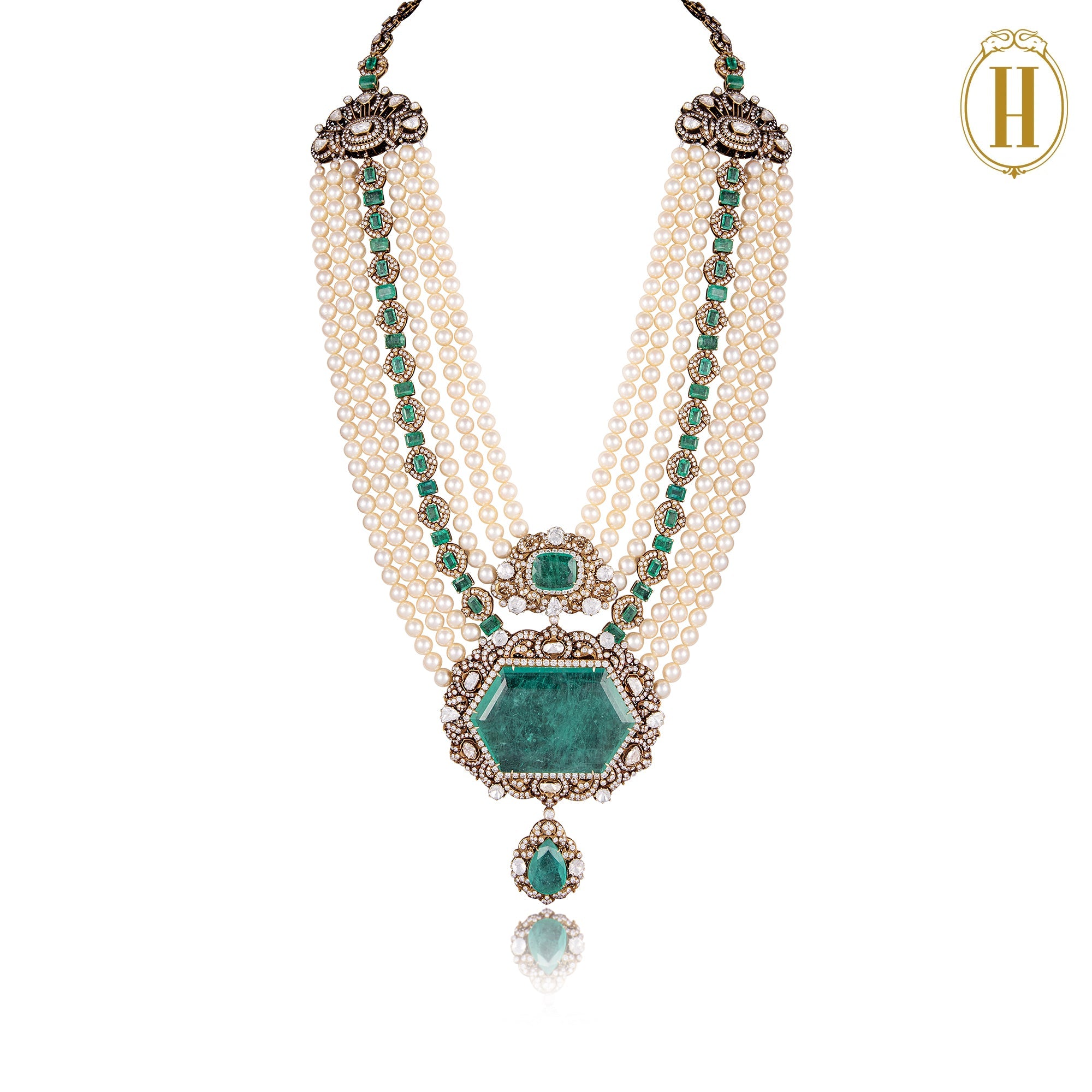 The-Vintage-Voyage-Royal-Vintage-Pearl-Necklace-with-179-carat-Natural-Emerald-3