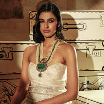 The-Vintage-Voyage-Royal-Vintage-Pearl-Necklace-with-179-carat-Natural-Emerald-1